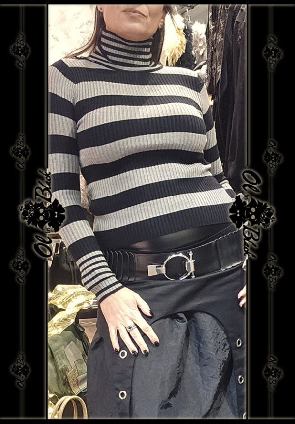 JERSEY RAYAS GRIS Y CUELLO ALTO