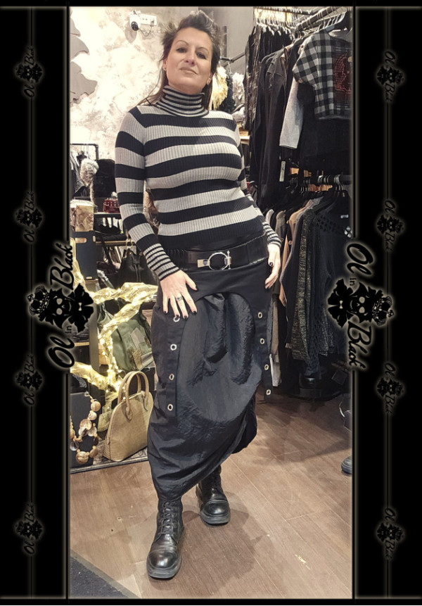 JERSEY RAYAS GRIS Y CUELLO ALTO