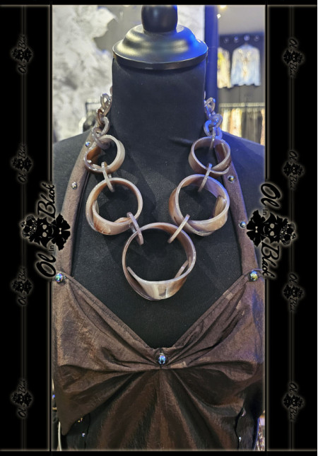 COLLAR CON CIRCULOS RESINA
