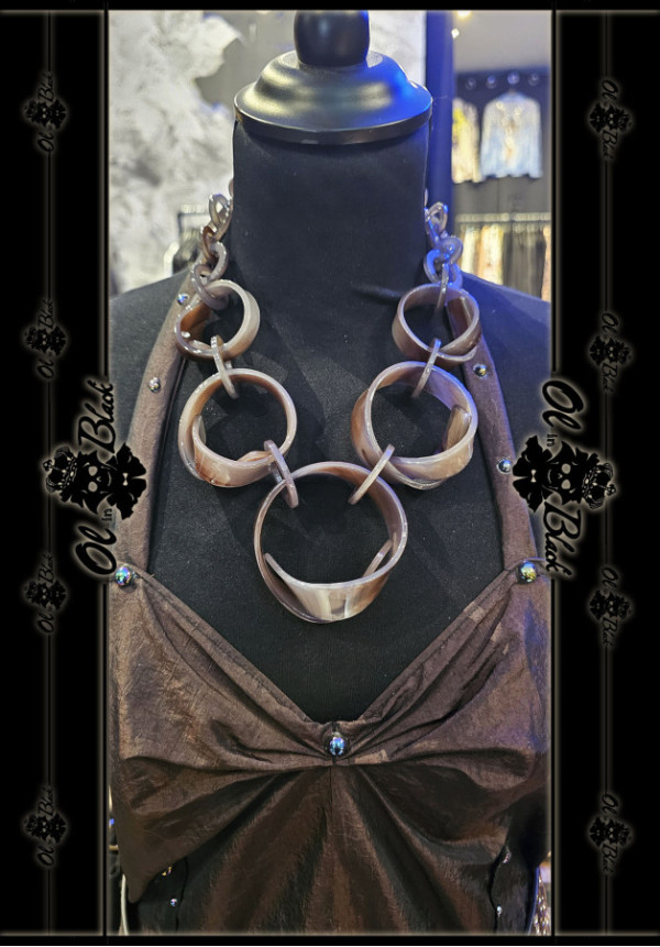 COLLAR CON CIRCULOS RESINA