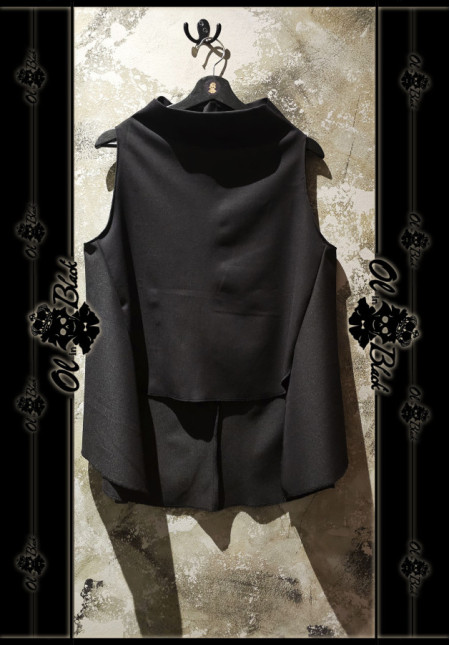 CAMISETA CUELLO CHIMENEA SIN MANGAS