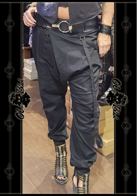 PANTALÓN NEGRO BOTONES Y CUERDA