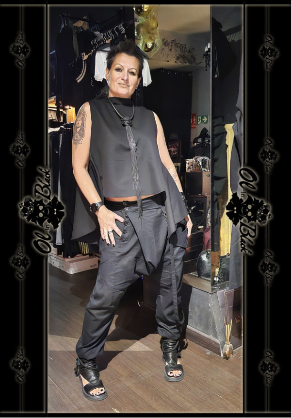 CAMISETA CUELLO CHIMENEA SIN MANGAS