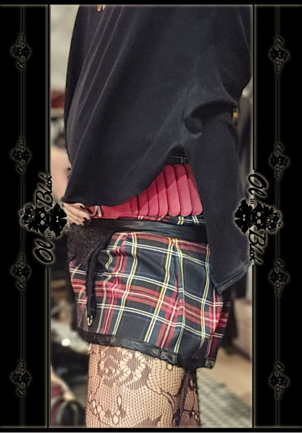 MINI FALDA DE CUADROS ROJOS