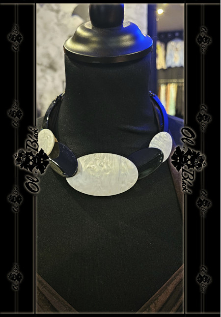 COLLAR CON ÓVALOS DE RESINA 