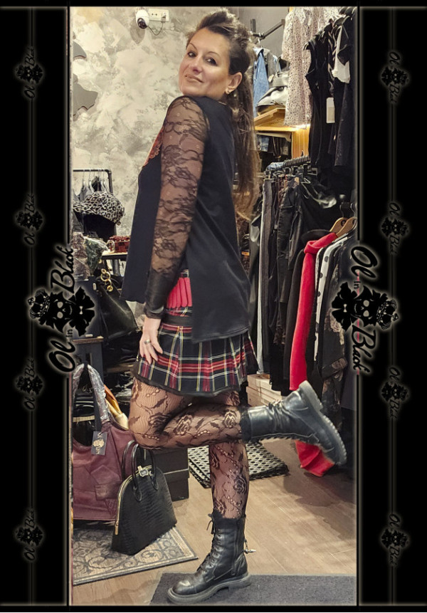 MINI FALDA DE CUADROS ROJOS