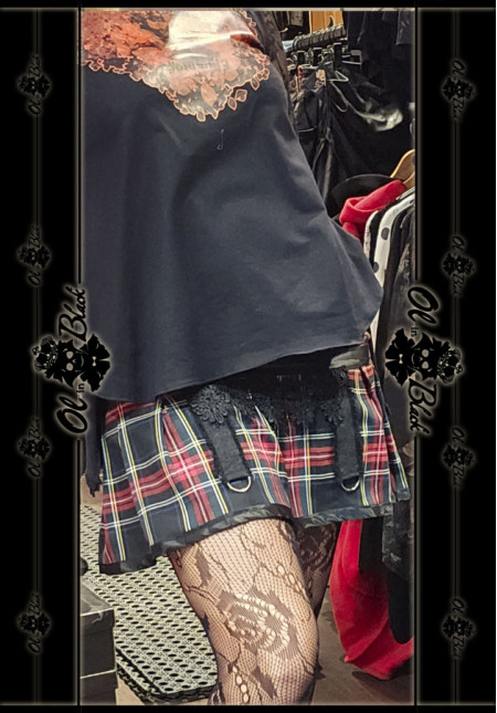 MINI FALDA DE CUADROS ROJOS