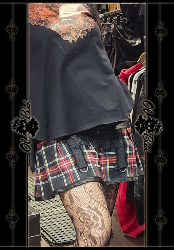 MINI FALDA DE CUADROS ROJOS