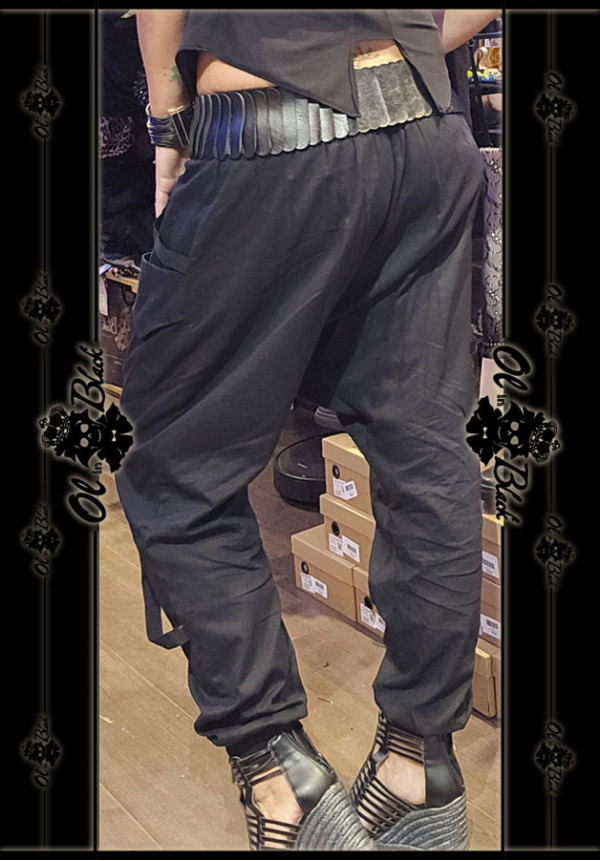 PANTALÓN NEGRO BOTONES Y CUERDA