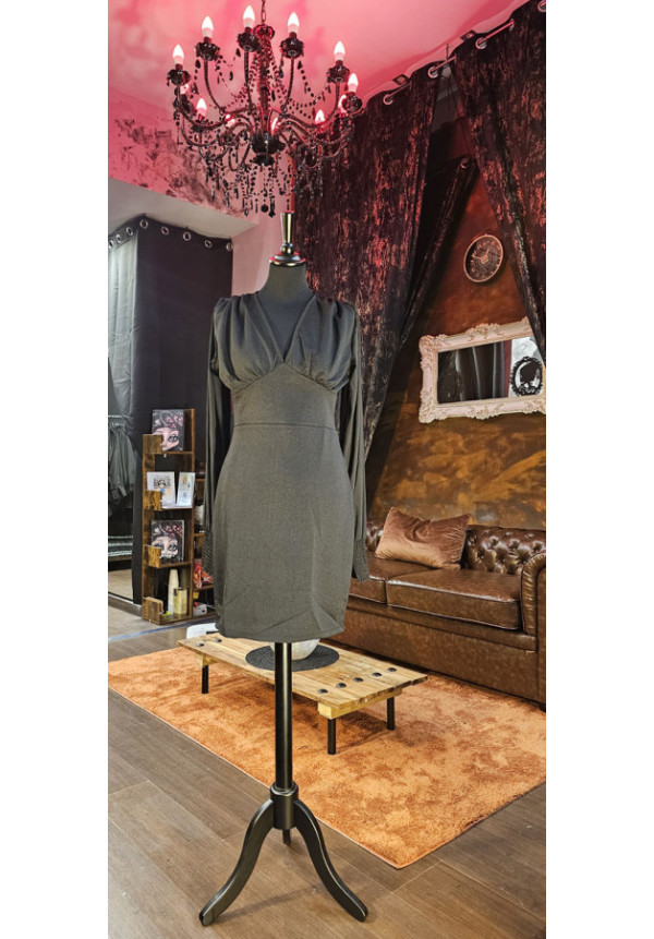 VESTIDO CORTO AJUSTADO BAJO EL PECHO