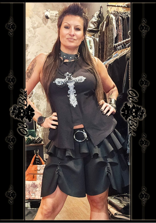 FALDA VOLANTES Y TACHAS