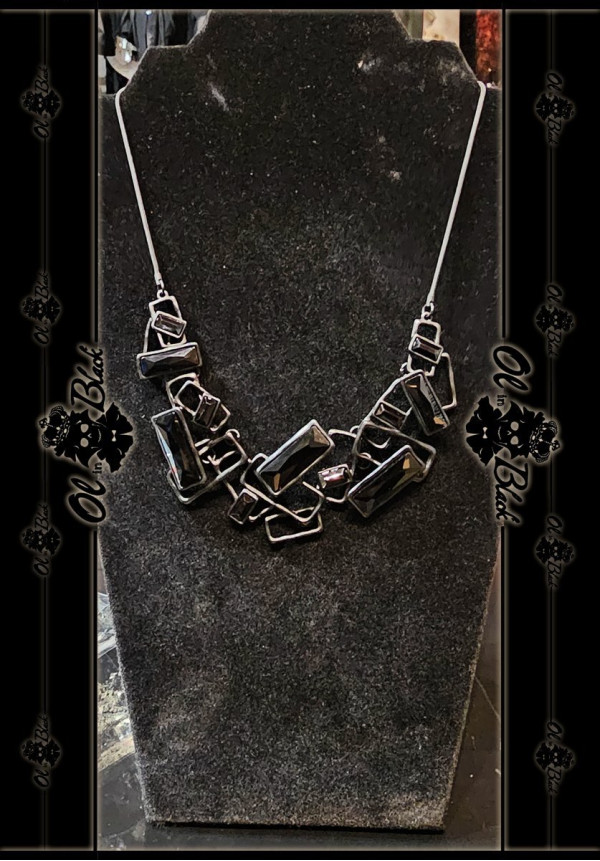 COLLAR ALICIA RESINA Y CRISTALES