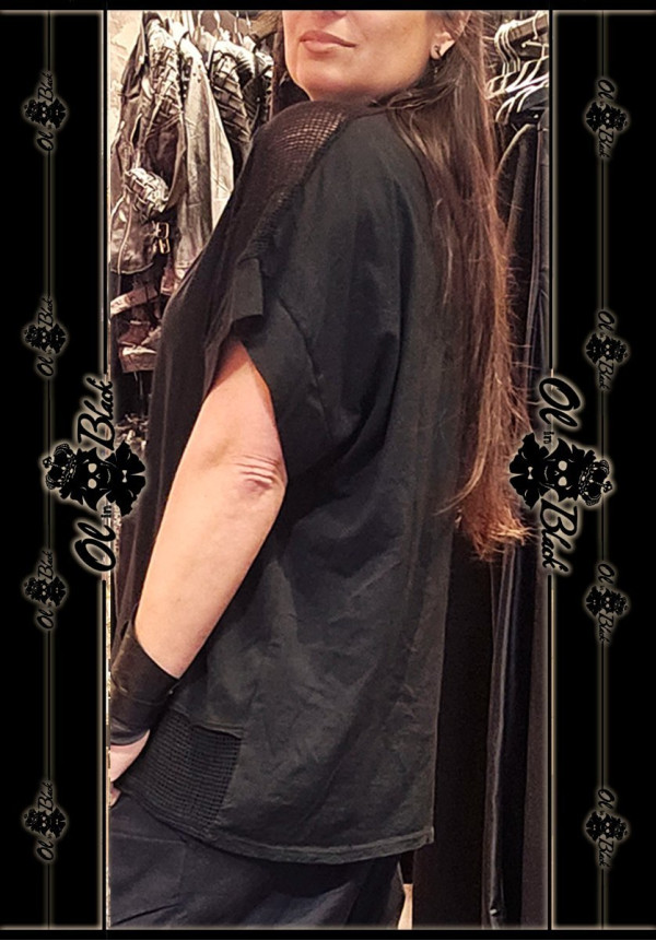 CAMISETA CON REJILLA HOMBROS