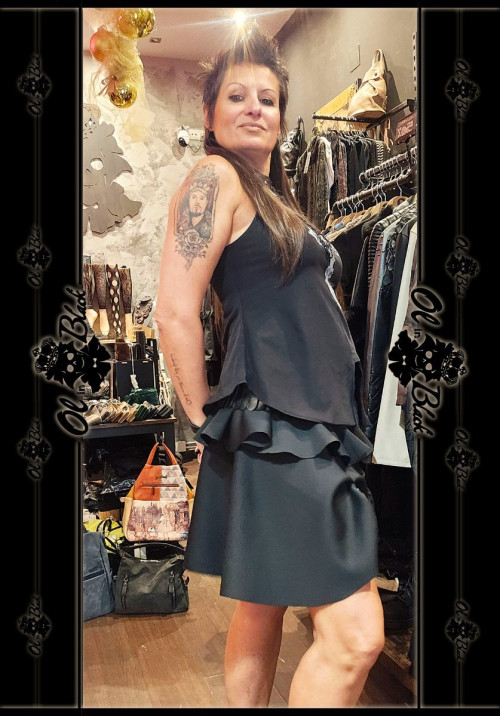 FALDA VOLANTES Y TACHAS