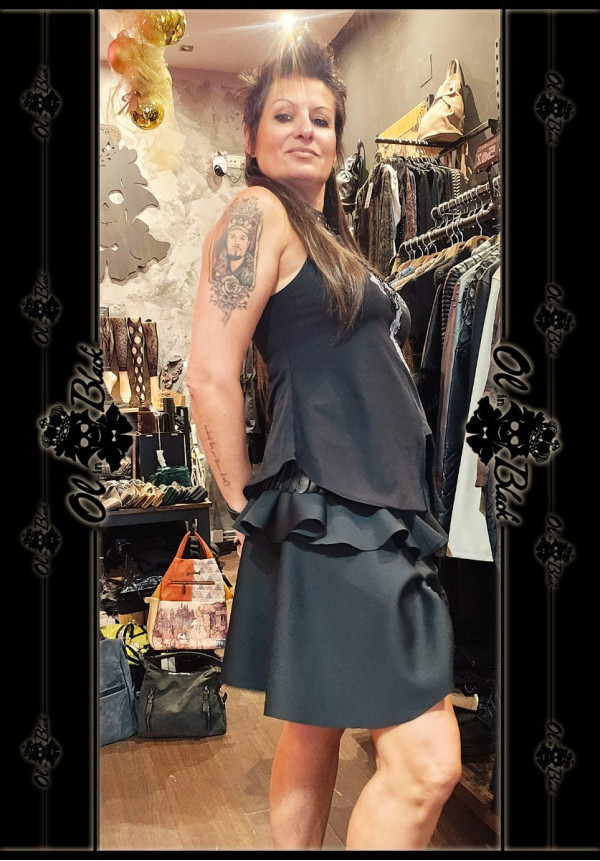 FALDA VOLANTES Y TACHAS