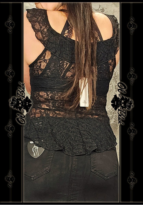 TOP DE ENCAJE CON VOLANTES