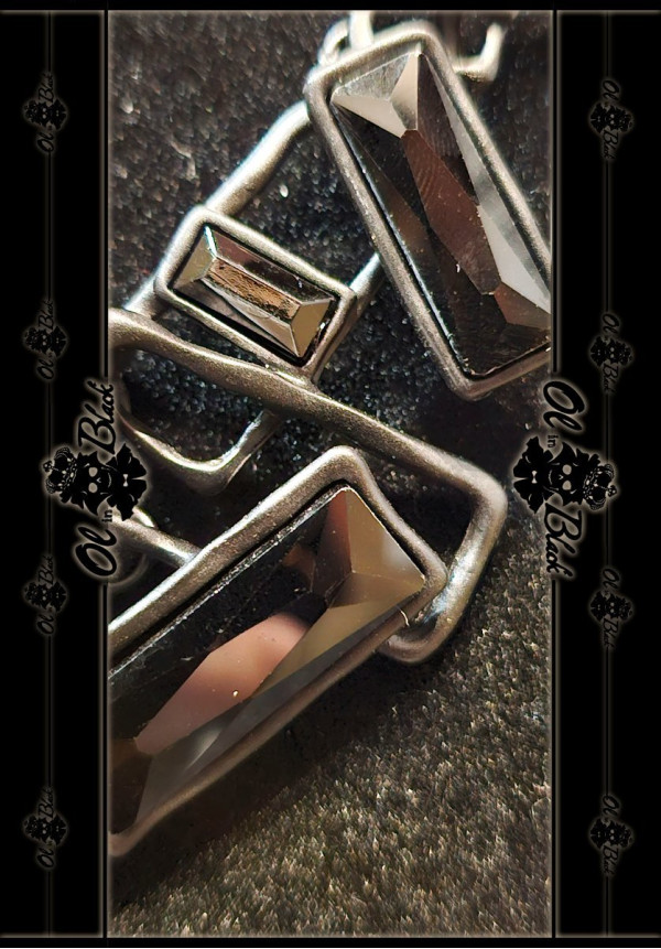 COLLAR ALICIA RESINA Y CRISTALES