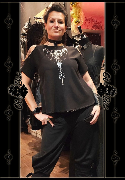 CAMISETA SIN HOMBROS TACHAS