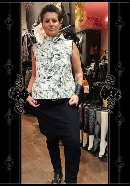 BLUSA ESTAMPADA CUELLO ALTO