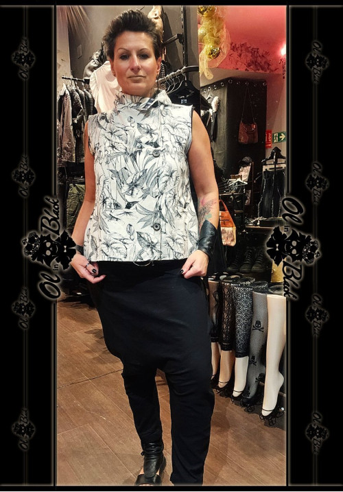 BLUSA ESTAMPADA CUELLO ALTO