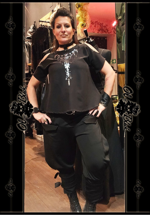 CAMISETA SIN HOMBROS TACHAS