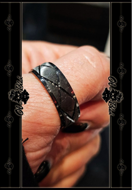 ANILLO NEGRO AC. INOX. LINEAS CRUZADAS