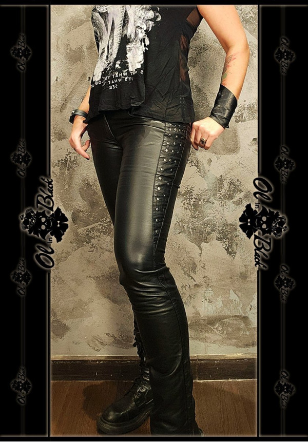 PANTALON POLIPIEL Y TACHUELAS