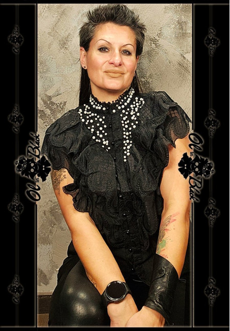 BLUSA VOLANTES ENCAJE Y PEDRERÍA