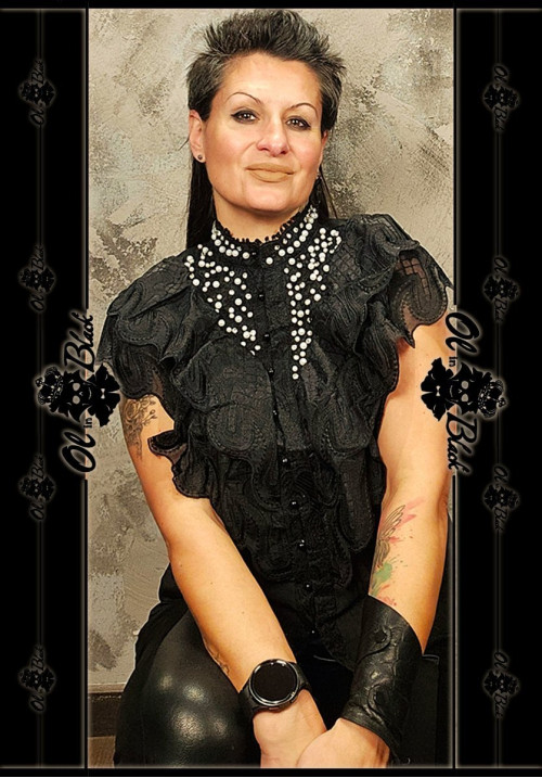 BLUSA VOLANTES ENCAJE Y PEDRERÍA