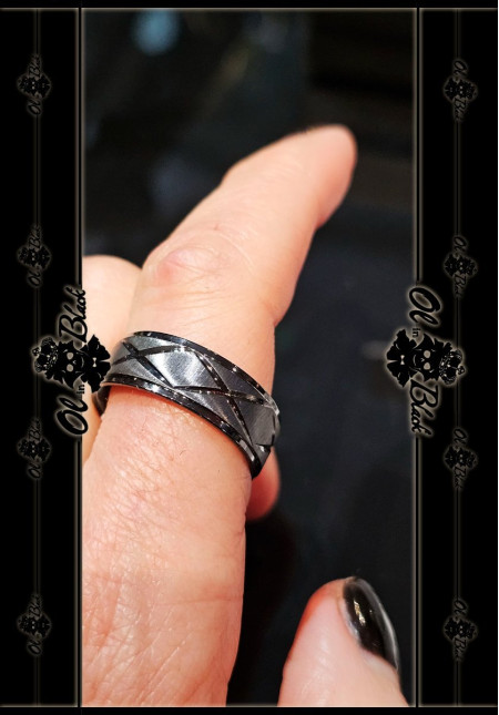 ANILLO NEGRO AC. INOX. LINEAS CRUZADAS