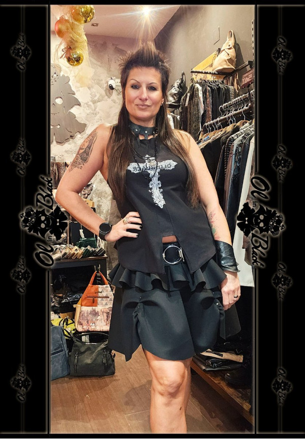 FALDA VOLANTES Y TACHAS