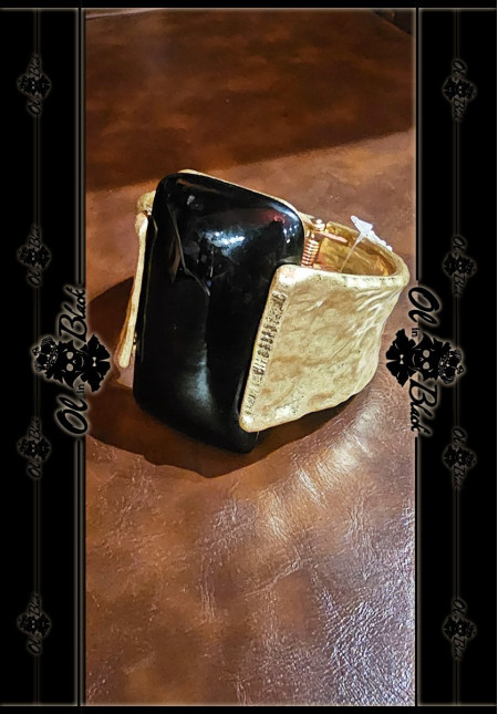 PULSERA DORADA Y PIEDRA NEGRA GRANDE