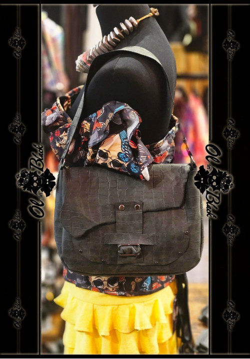 BOLSO DE CUERO ARTESANAL