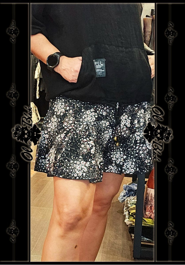 MINI FALDA PANTALÓN ESTAMPADO NEGRA