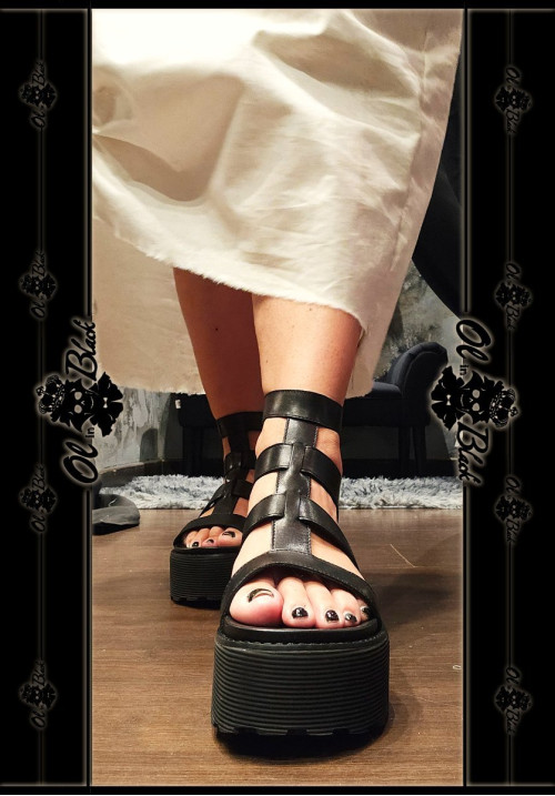 SANDALIA GLADIADOR CUERO CULT