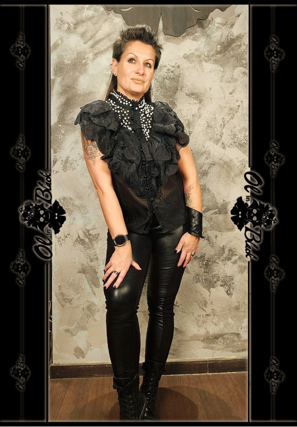 BLUSA VOLANTES ENCAJE Y PEDRERÍA