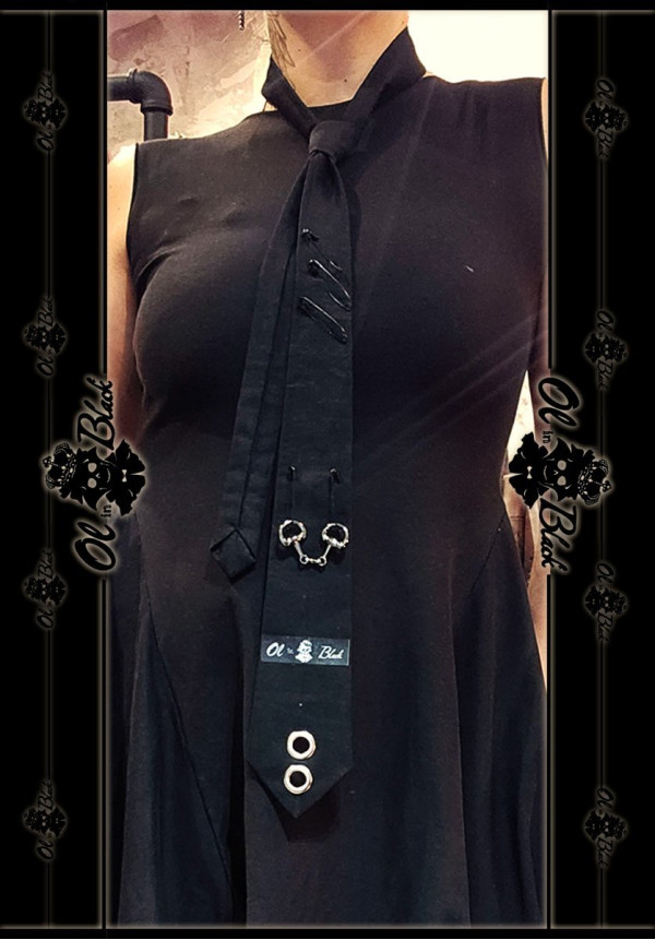 CORBATA NEGRA OJALES