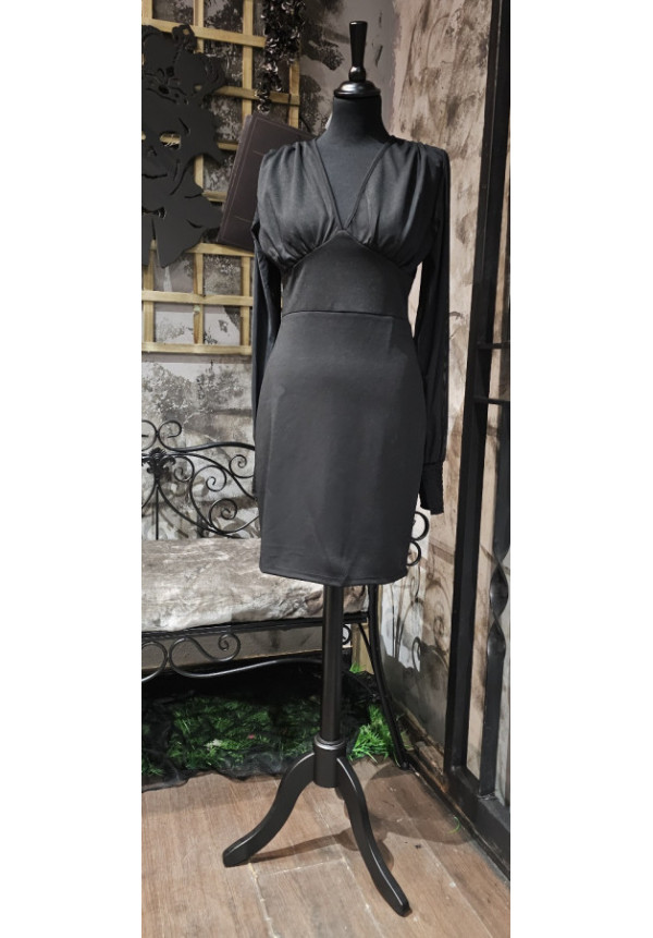 VESTIDO CORTO AJUSTADO BAJO EL PECHO